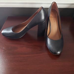 Linea Paolo Black Leather Pumps